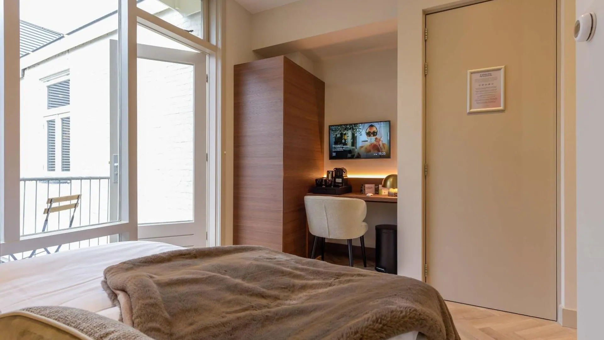 Mini-hôtel Room With Single Beds And Balcony La Haye